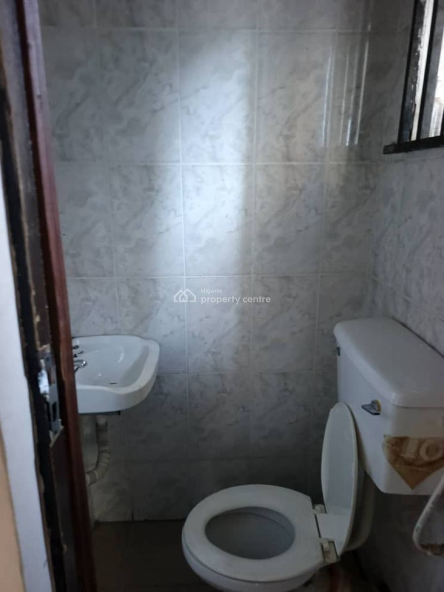 Spacious & Clean 2 Bedroom Flat Apartment, Opposite Omole Phase 2, Ojodu Berger, Ojodu, Lagos, Flat / Apartment for Rent