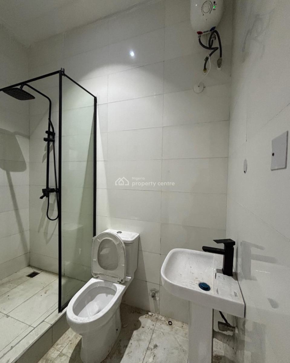 Serviced 2 Bedrooms Penthouse Available, Lekki Phase 1, Lekki, Lagos, Flat / Apartment for Rent