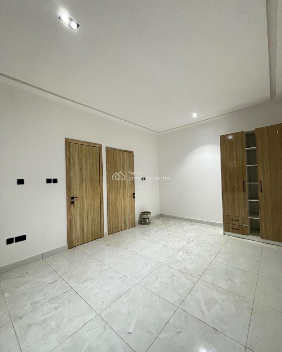 Serviced 2 Bedrooms Penthouse Available, Lekki Phase 1, Lekki, Lagos, Flat / Apartment for Rent