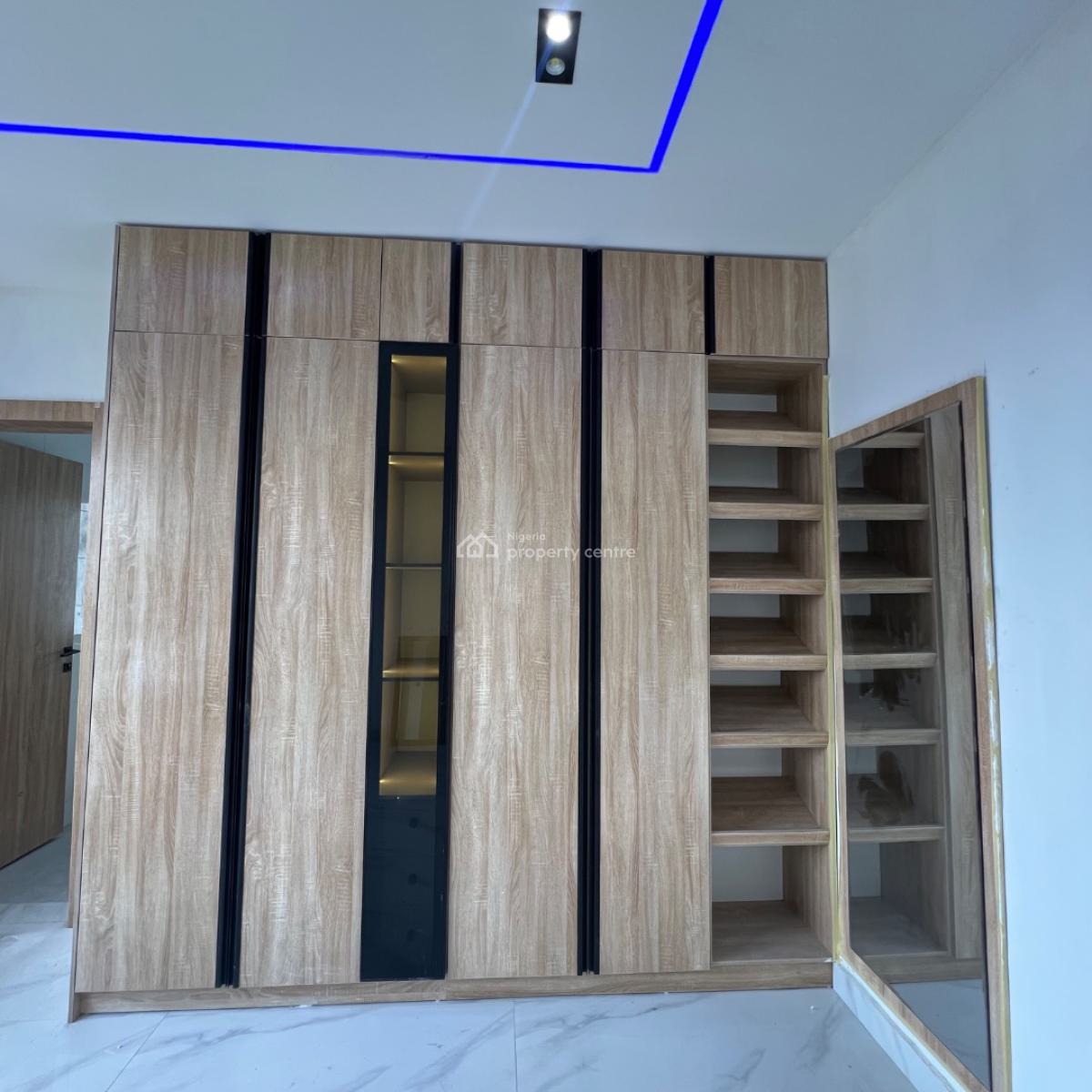 2 Bedroom & Bq, Lekki Phase 1, Lekki, Lagos, Flat / Apartment for Sale