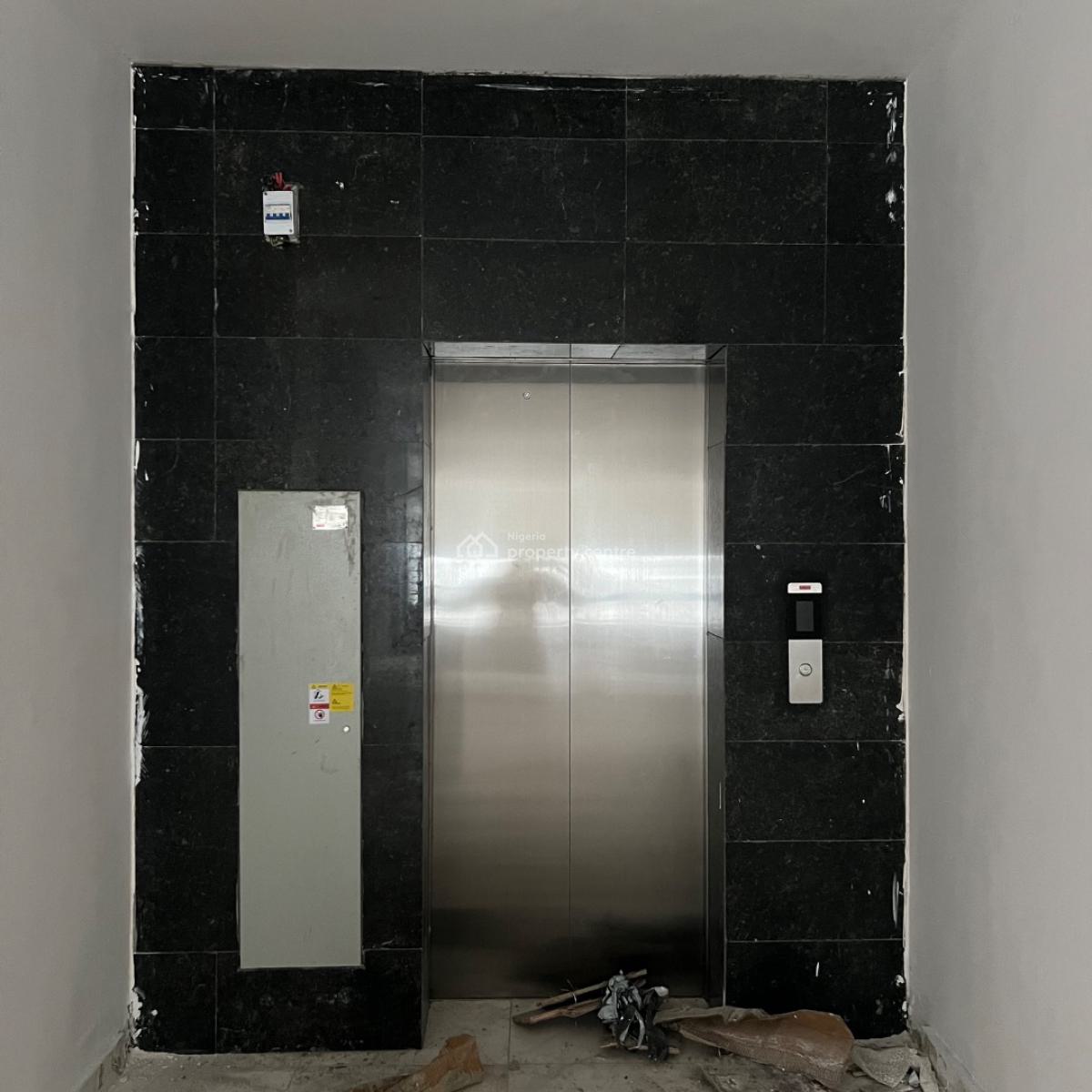 2 Bedroom & Bq, Lekki Phase 1, Lekki, Lagos, Flat / Apartment for Sale