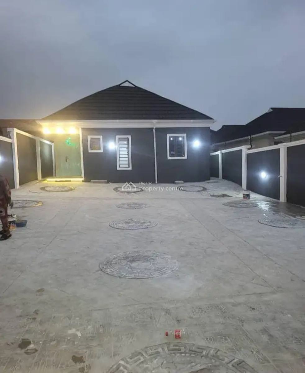 Newly Built 3 Bedrooms Bungalow Home + Bq, Olofa Royal Estate, Elebu Off Akala Expressway, Ibadan, Oyo, Detached Bungalow for Sale