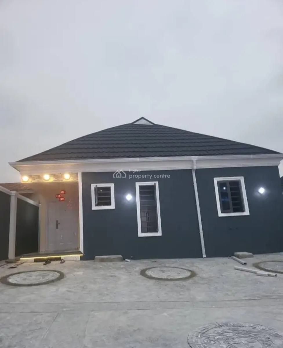 Newly Built 3 Bedrooms Bungalow Home + Bq, Olofa Royal Estate, Elebu Off Akala Expressway, Ibadan, Oyo, Detached Bungalow for Sale