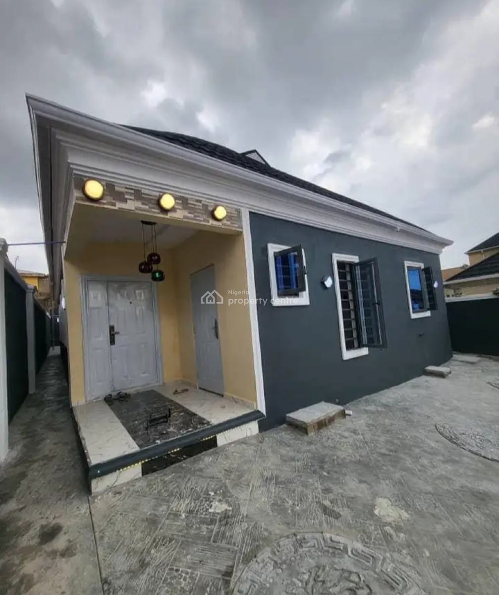 Newly Built 3 Bedrooms Bungalow Home + Bq, Olofa Royal Estate, Elebu Off Akala Expressway, Ibadan, Oyo, Detached Bungalow for Sale