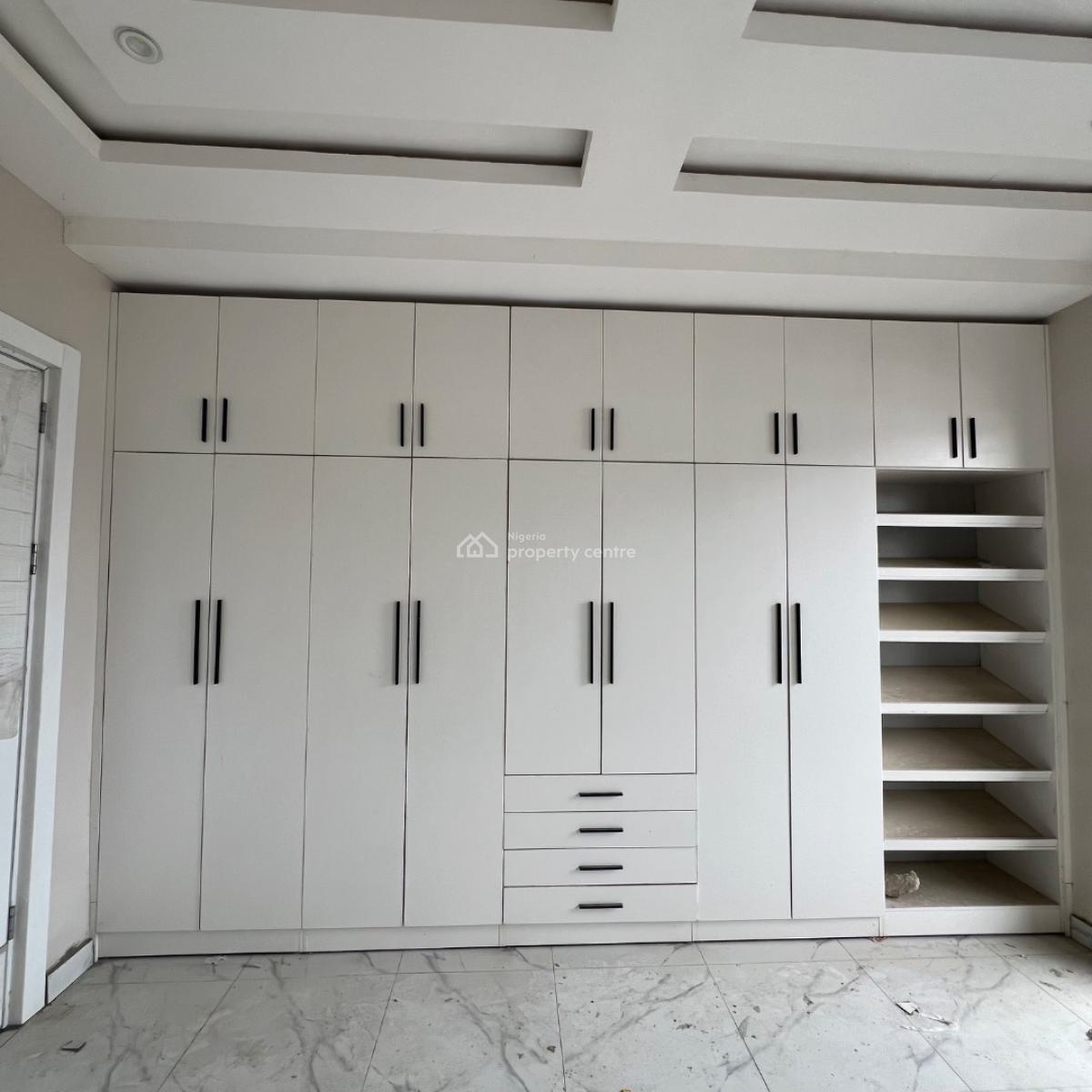 1 Bedroom & Bq, Lekki Phase 1, Lekki, Lagos, Flat / Apartment for Sale