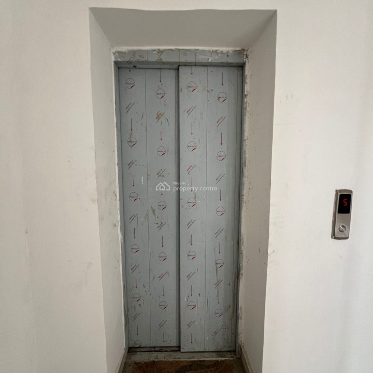 1 Bedroom Apartment with Elevator, Lekki Phase 1, Lekki, Lagos, Flat / Apartment for Sale
