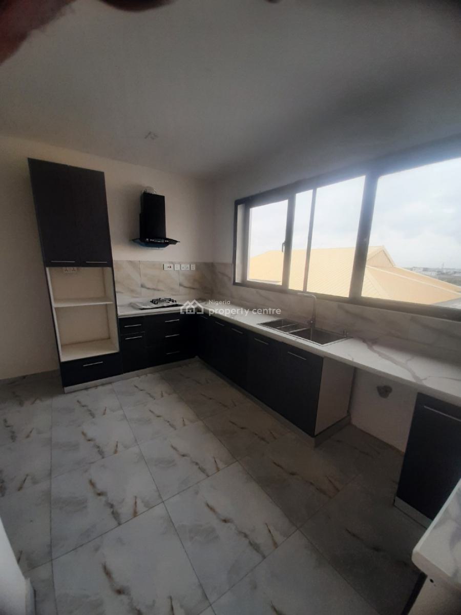 Newly Built and Serviced 2 Bedroom En-suite Flat with Fitted Kitchen, Lekki Phase 1, Lekki, Lagos, Flat / Apartment for Rent
