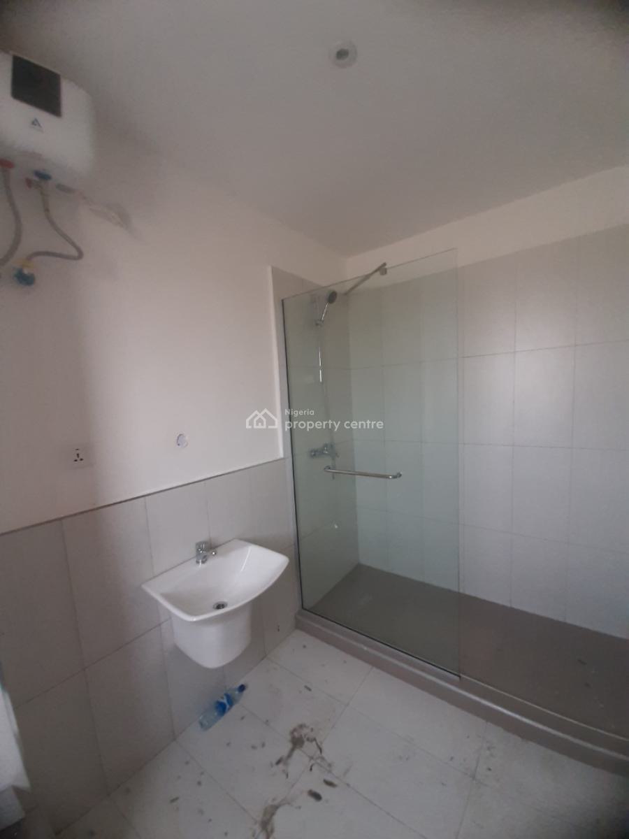 Newly Built and Serviced 2 Bedroom En-suite Flat with Fitted Kitchen, Lekki Phase 1, Lekki, Lagos, Flat / Apartment for Rent