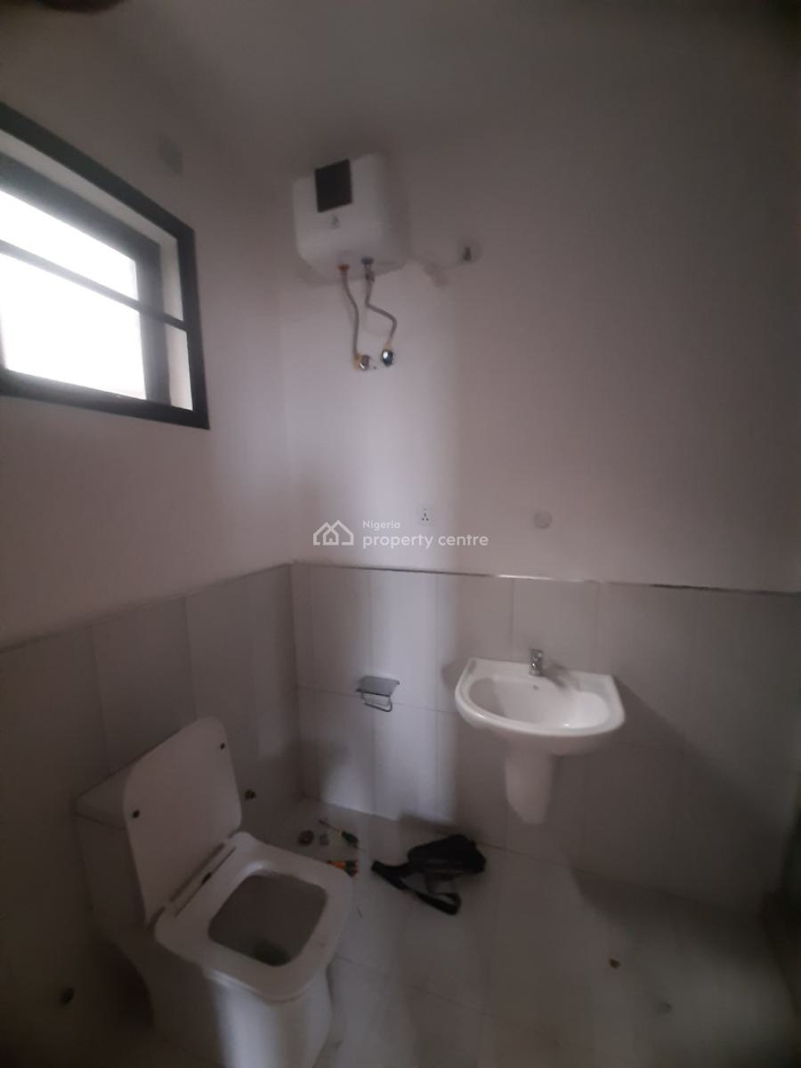 Newly Built and Serviced 2 Bedroom En-suite Flat with Fitted Kitchen, Lekki Phase 1, Lekki, Lagos, Flat / Apartment for Rent