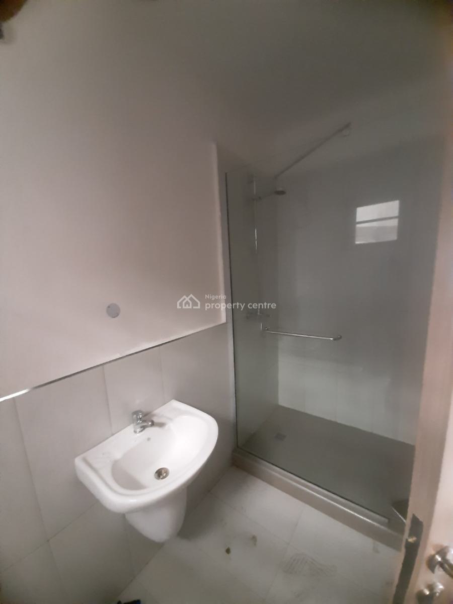 Newly Built and Serviced 2 Bedroom En-suite Flat with Fitted Kitchen, Lekki Phase 1, Lekki, Lagos, Flat / Apartment for Rent