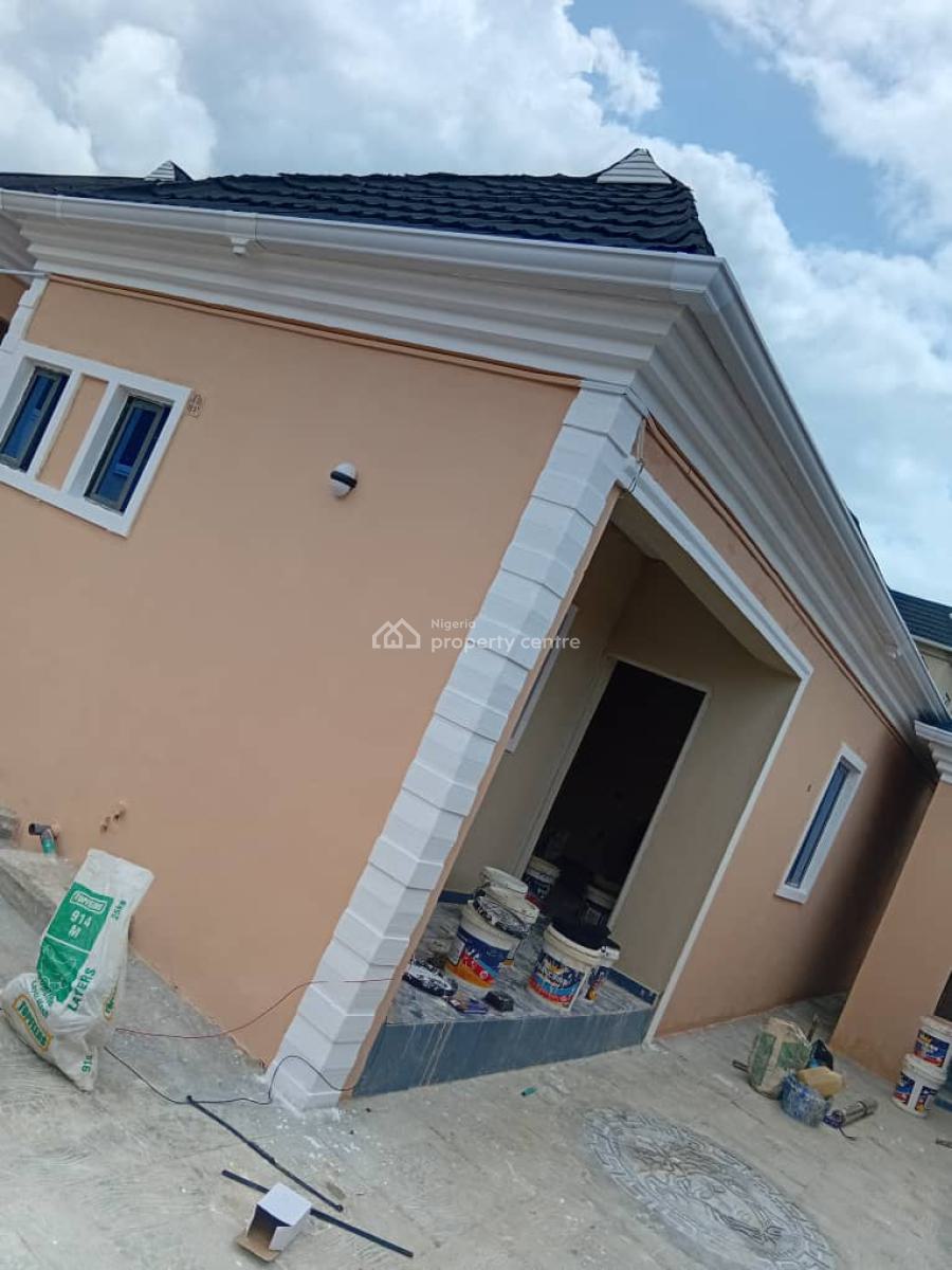Nicely Built Room and Parlor Selfcon with Sweet Modern Facilities, Remi Olofa, Elebu, Akala Express Ibadan, Ibadan, Oyo, Mini Flat (room and Parlour) for Rent