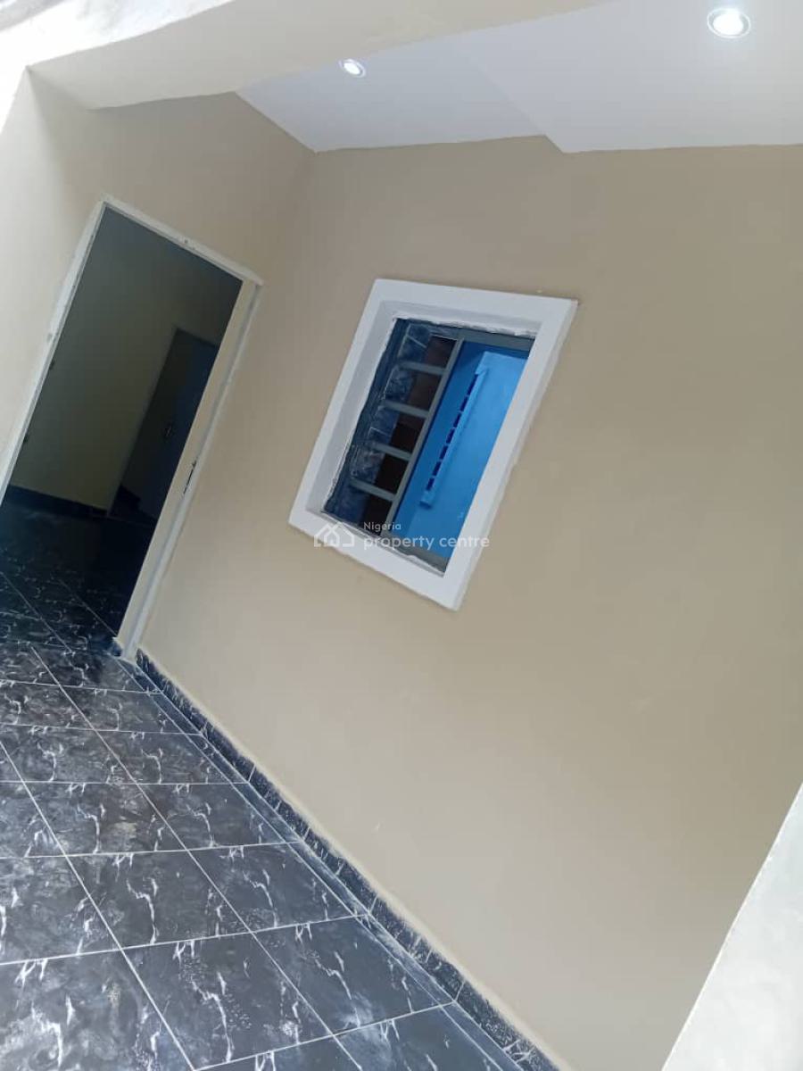 Nicely Built Room and Parlor Selfcon with Sweet Modern Facilities, Remi Olofa, Elebu, Akala Express Ibadan, Ibadan, Oyo, Mini Flat (room and Parlour) for Rent