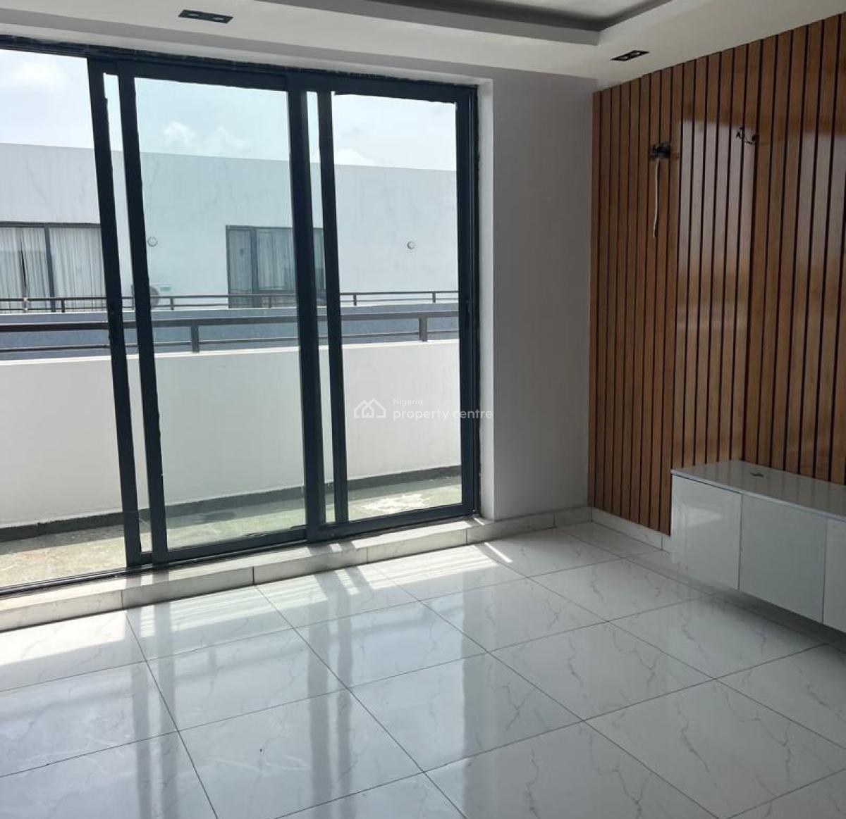 Well-maintained 2-bedroom Pent Apartment, Agungi, Lekki, Lagos, Flat / Apartment for Rent