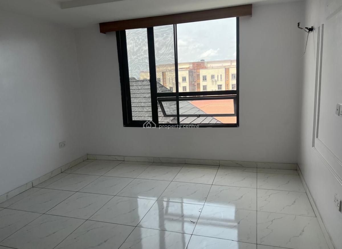 Well-maintained 2-bedroom Pent Apartment, Agungi, Lekki, Lagos, Flat / Apartment for Rent