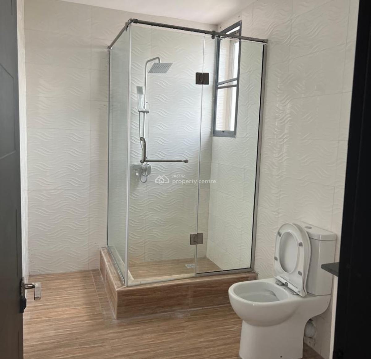 Well-maintained 2-bedroom Pent Apartment, Agungi, Lekki, Lagos, Flat / Apartment for Rent
