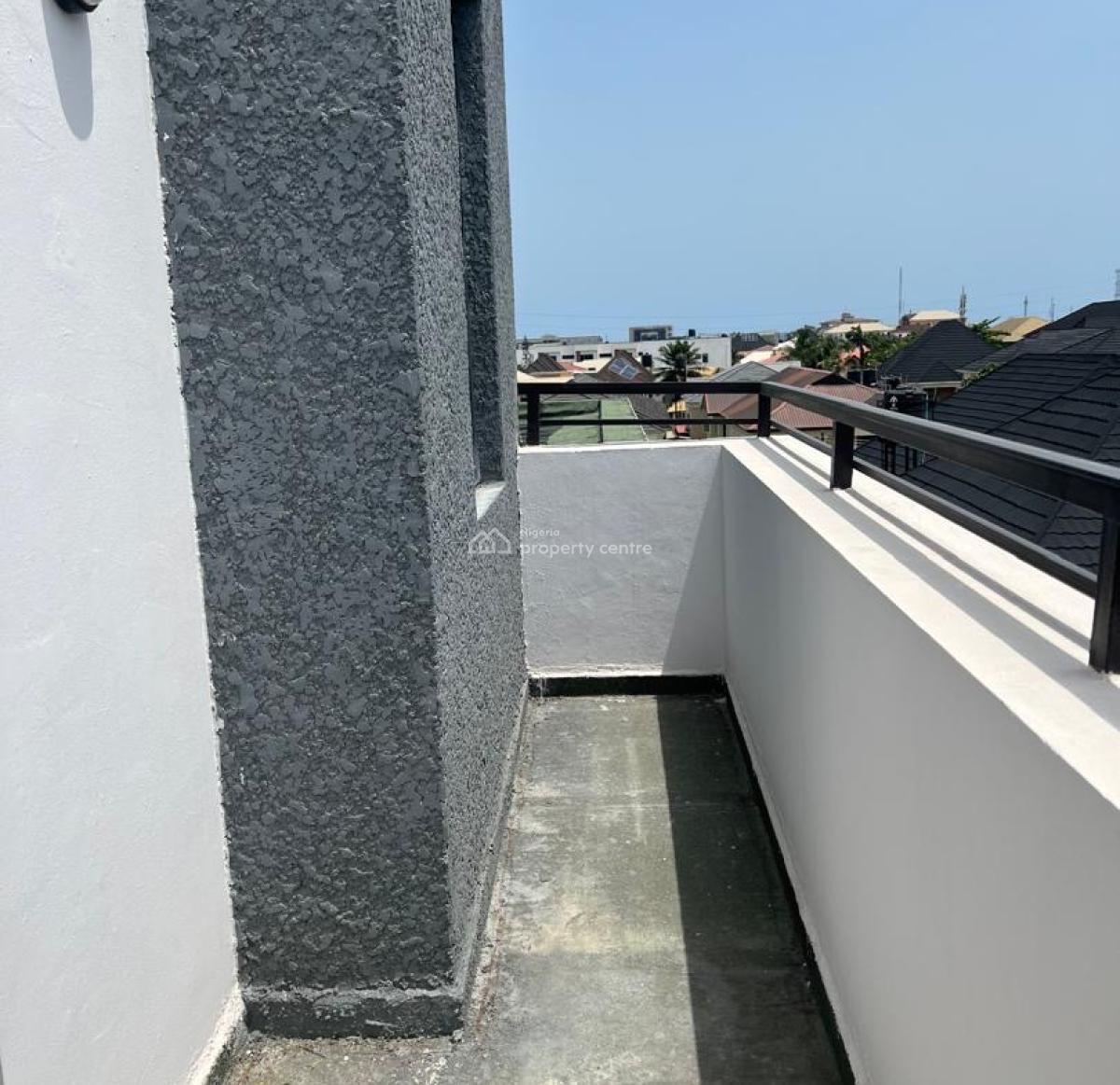 Well-maintained 2-bedroom Pent Apartment, Agungi, Lekki, Lagos, Flat / Apartment for Rent