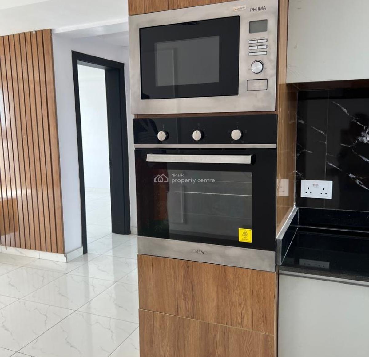 Well-maintained 2-bedroom Pent Apartment, Agungi, Lekki, Lagos, Flat / Apartment for Rent
