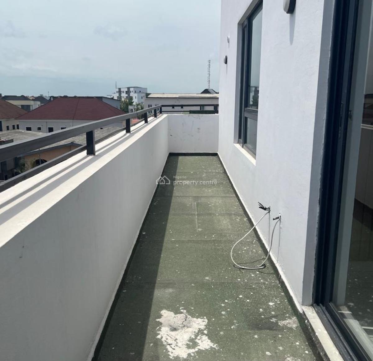 Well-maintained 2-bedroom Pent Apartment, Agungi, Lekki, Lagos, Flat / Apartment for Rent