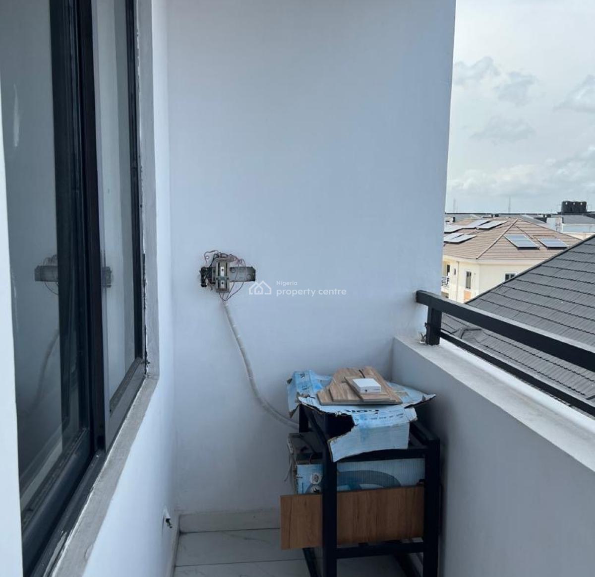 Well-maintained 2-bedroom Pent Apartment, Agungi, Lekki, Lagos, Flat / Apartment for Rent