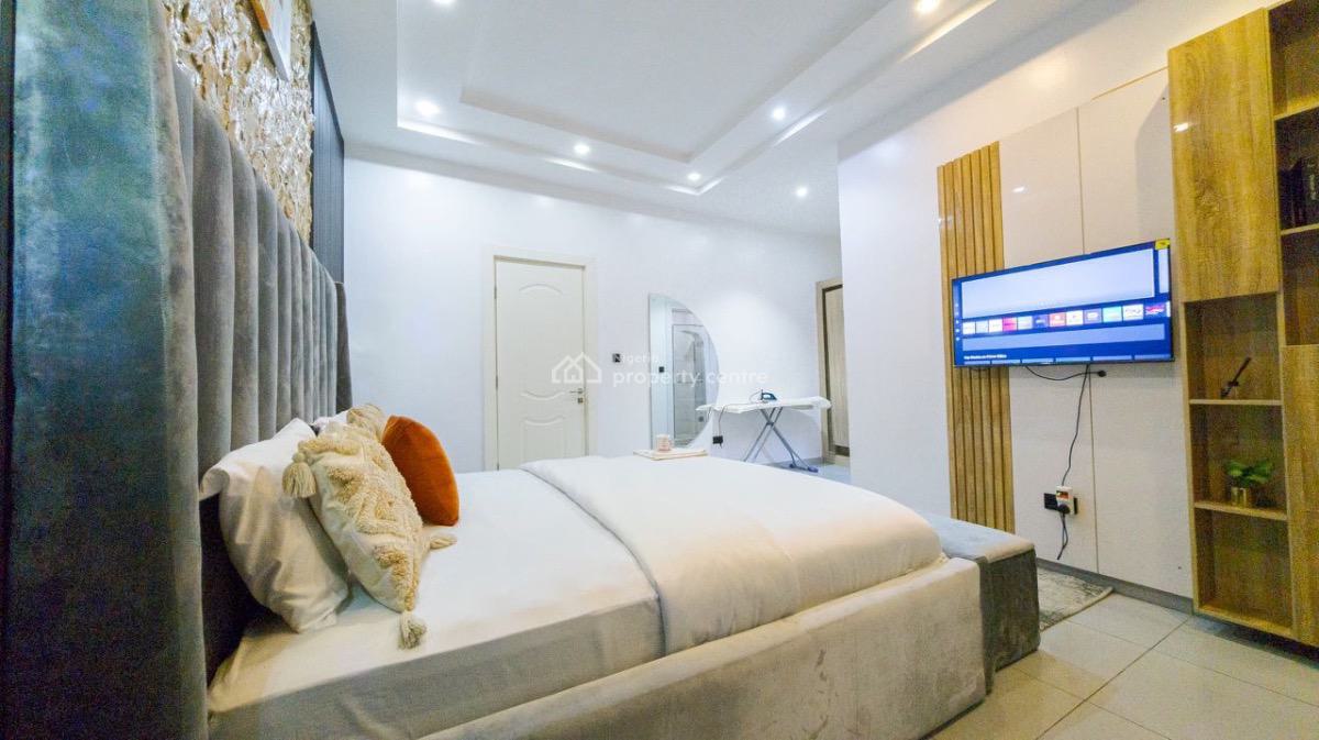 Luxurious Waterfront 4 Bedroom Terrace with Swimming Pool,gym, Snooker, Amusa 4 Lekki Phase 1, Lekki Phase 1, Lekki, Lagos, Flat / Apartment Short Let