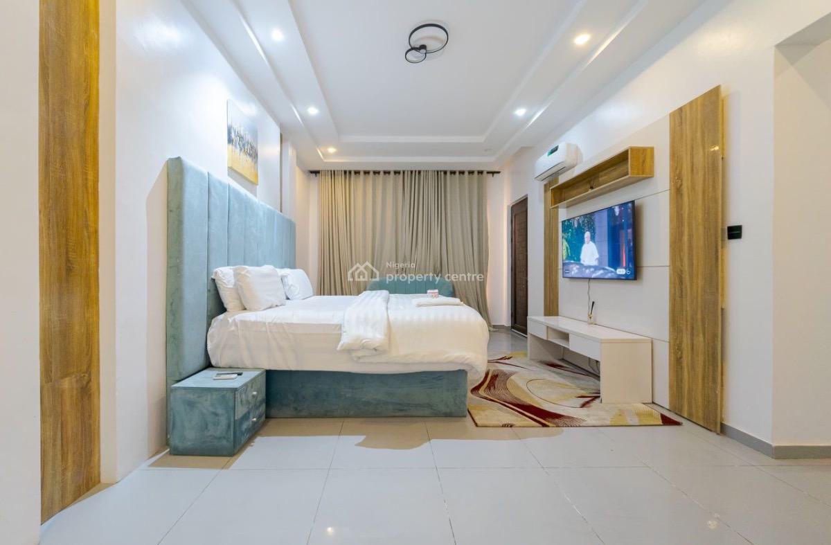 Luxurious Waterfront 4 Bedroom Terrace with Swimming Pool,gym, Snooker, Amusa 4 Lekki Phase 1, Lekki Phase 1, Lekki, Lagos, Flat / Apartment Short Let