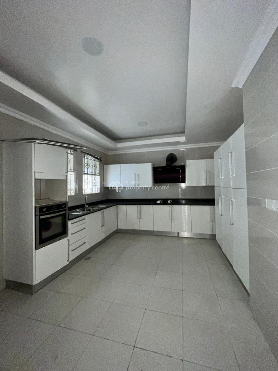 12 Bedroom Apartment, Lekki Phase 1, Lekki, Lagos, Flat / Apartment for Rent