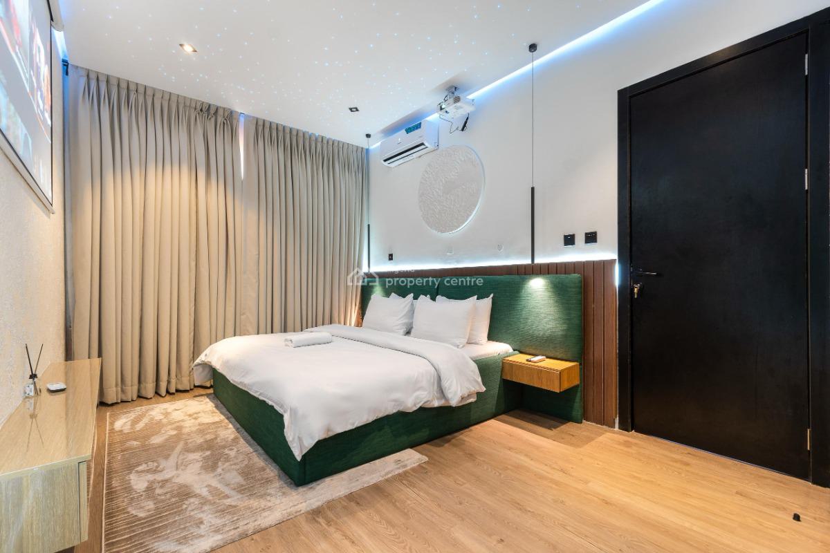 New Cinematic 1bedroom with Pool, Gym and Ps5, Jasmine Court 2, Ikate, Lekki, Lagos, Mini Flat (room and Parlour) Short Let