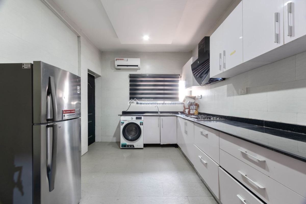 Luxury 2 Bedroom with Swimming Pool,gym and Rooftop Chill Spot, 2nd Roundabout, Lekki, Lagos, Flat / Apartment Short Let