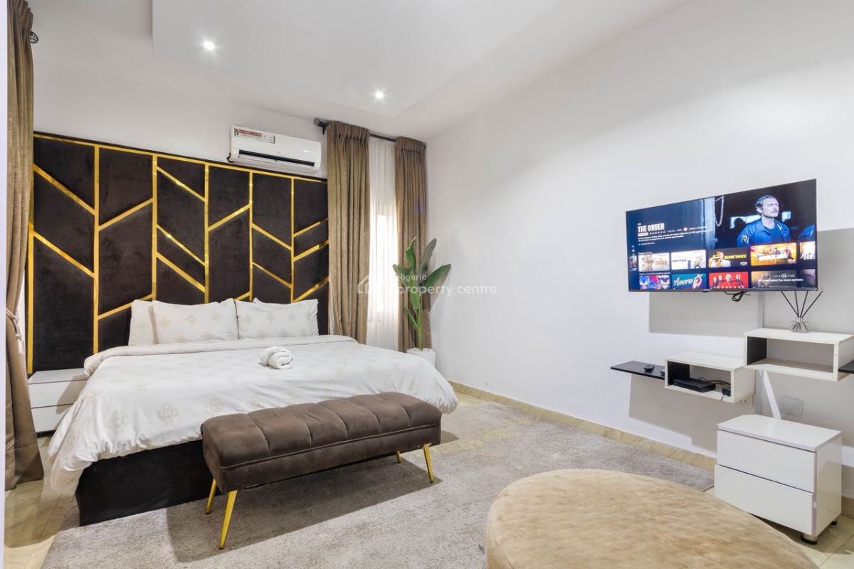 Luxury 2 Bedroom with Swimming Pool,gym and Rooftop Chill Spot, 2nd Roundabout, Lekki, Lagos, Flat / Apartment Short Let