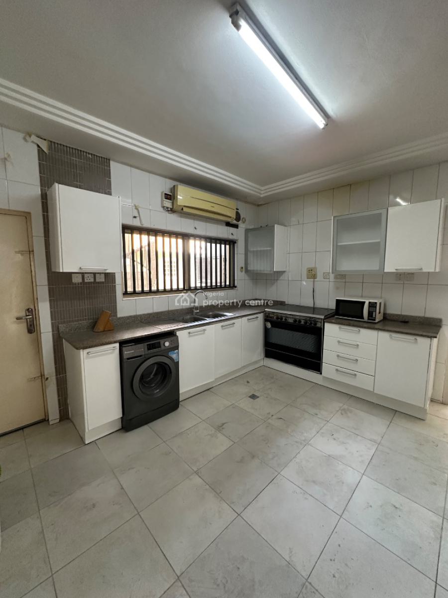 3bedroom Apartment with Bq, Phase 1 Off Admiralty, Lekki, Lagos, Flat / Apartment for Rent