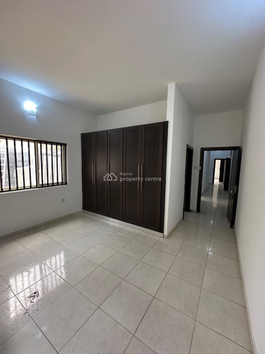 3bedroom Apartment with Bq, Phase 1 Off Admiralty, Lekki, Lagos, Flat / Apartment for Rent