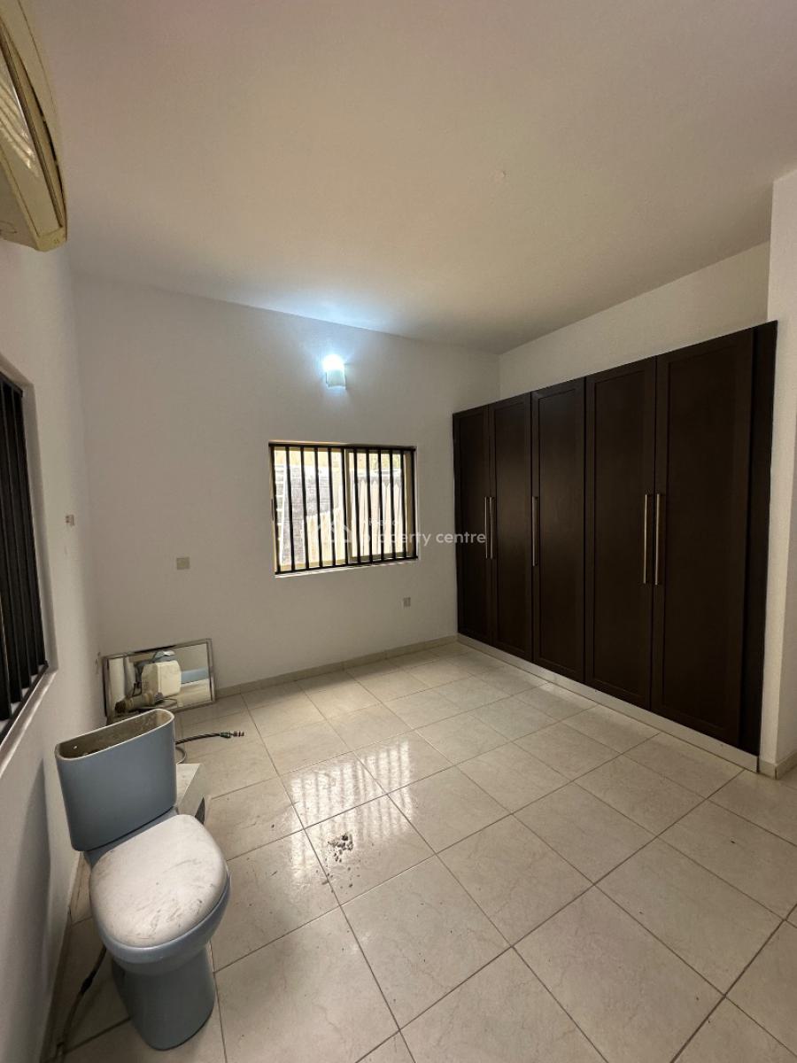 3bedroom Apartment with Bq, Phase 1 Off Admiralty, Lekki, Lagos, Flat / Apartment for Rent