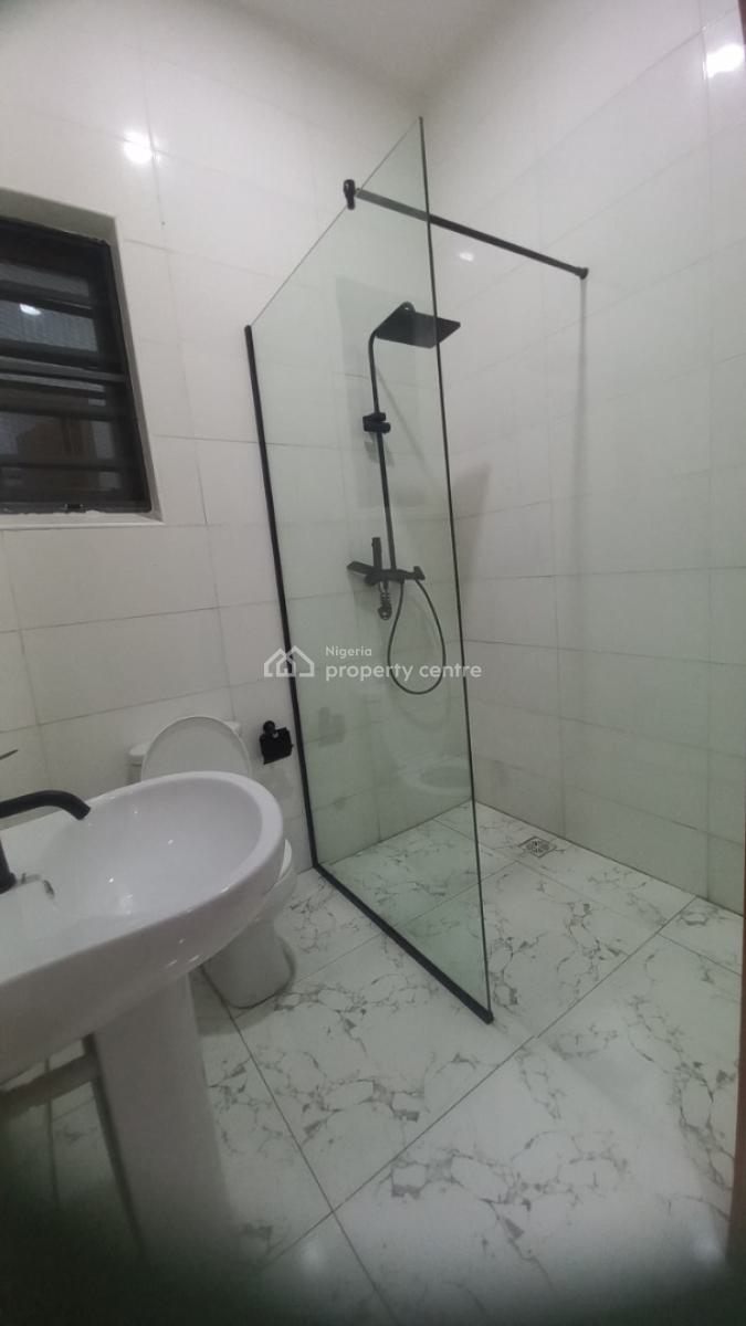 Big Room Upstairs in a Shared Apartment, Harris Drive, Lekki, Lagos, Flat / Apartment for Rent
