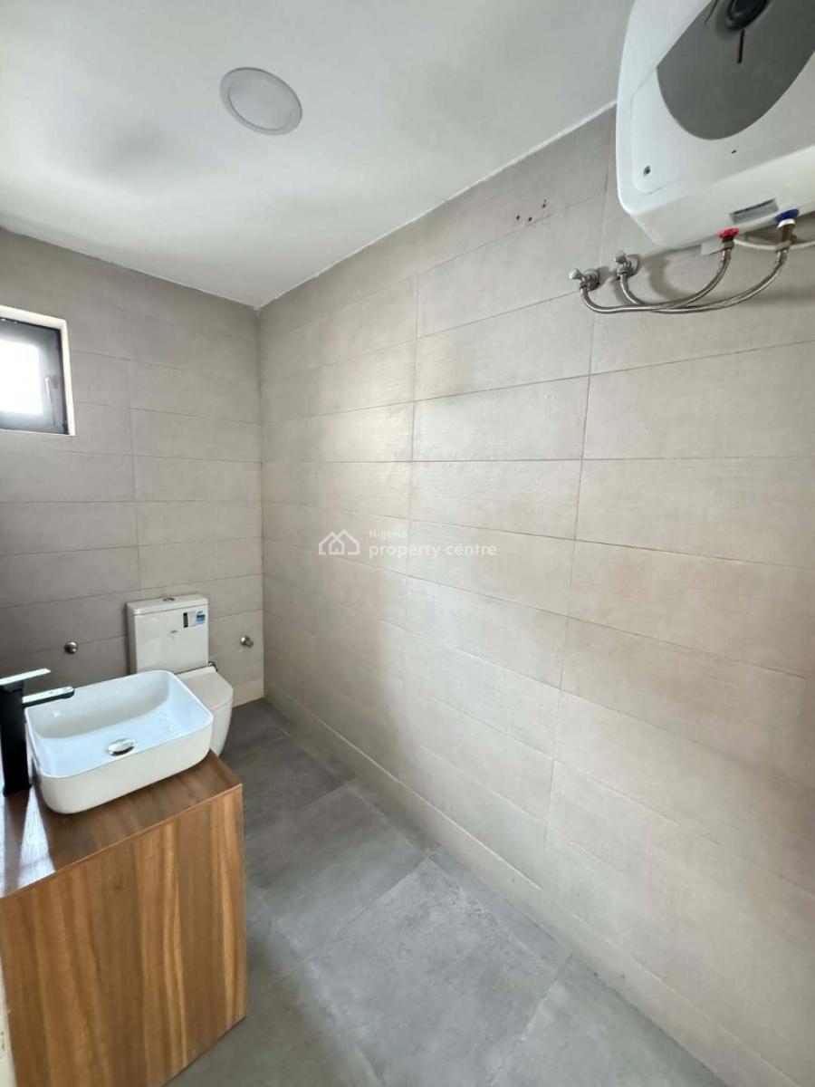 Well-maintained 3-bedroom Maisonette Duplex on The 3rd Floor with Bq, Banana Island Road, Ikoyi, Lagos, Flat / Apartment for Rent