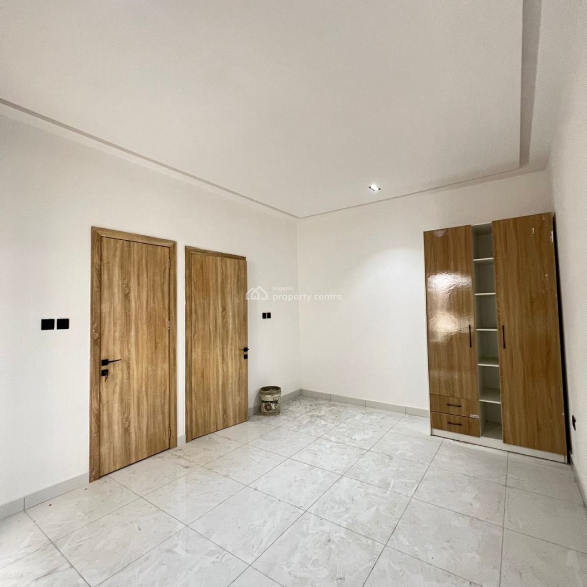 2 Bedrooms Penthouse with Open Plan Kitchen, Lekki Phase 1, Lekki, Lagos, Flat / Apartment for Rent