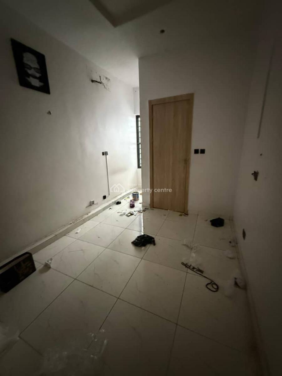 Single Room Upstairs Sharing Upstairs Kitchen ( Landlord Is Painting), Orchid Road, Lekki, Lagos, Flat / Apartment for Rent