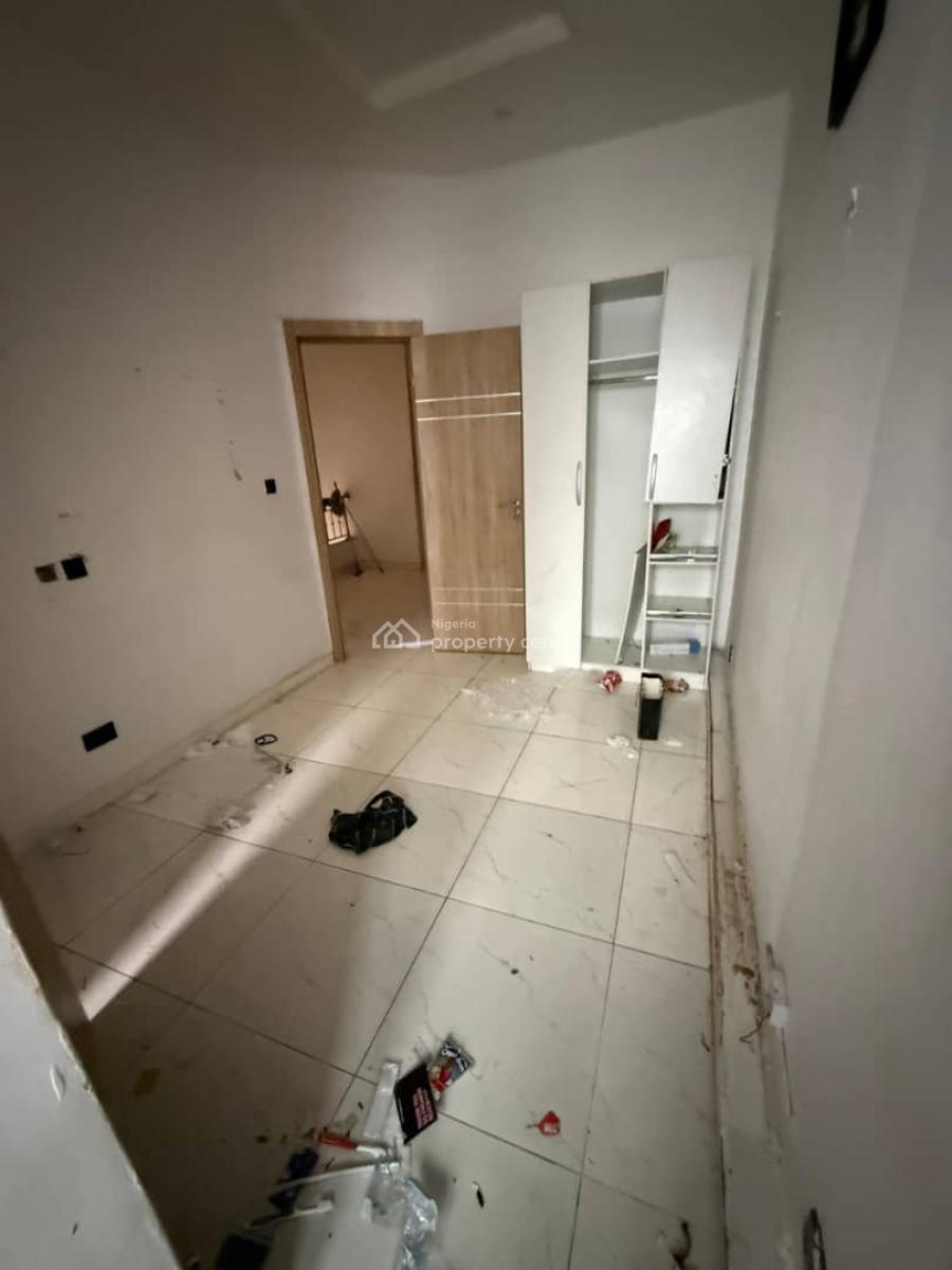 Single Room Upstairs Sharing Upstairs Kitchen ( Landlord Is Painting), Orchid Road, Lekki, Lagos, Flat / Apartment for Rent