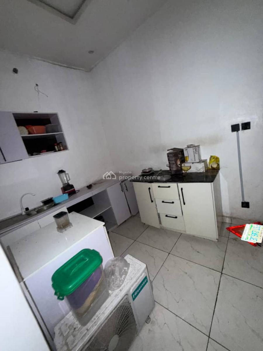 Single Room Upstairs Sharing Upstairs Kitchen ( Landlord Is Painting), Orchid Road, Lekki, Lagos, Flat / Apartment for Rent
