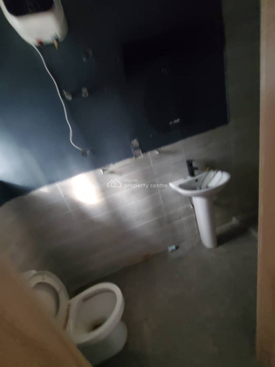 Fully Serviced Spacious Standard 2 Bedroom Flat Upstairs, Ilasan, Lekki, Lagos, Flat / Apartment for Rent