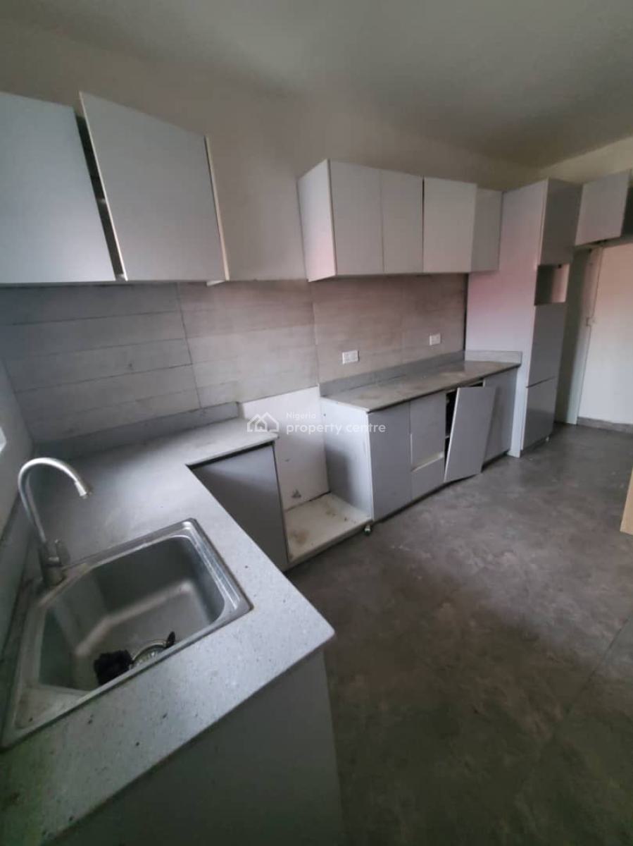 Fully Serviced Spacious Standard 2 Bedroom Flat Upstairs, Ilasan, Lekki, Lagos, Flat / Apartment for Rent