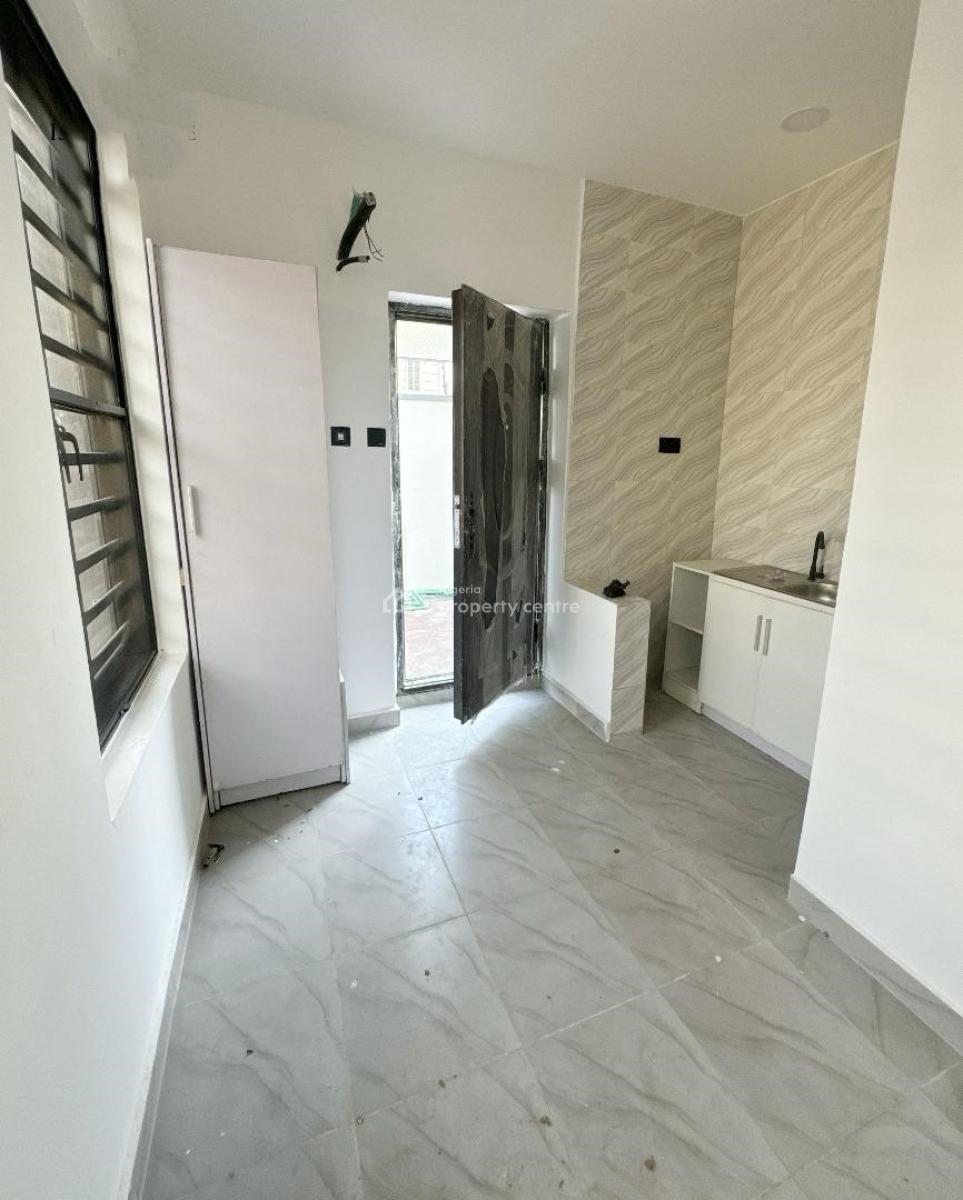 a 4 Bedrooms Semi-detached House with Bq, Ikate, Ikate Elegushi, Lekki, Lagos, Semi-detached Duplex for Sale