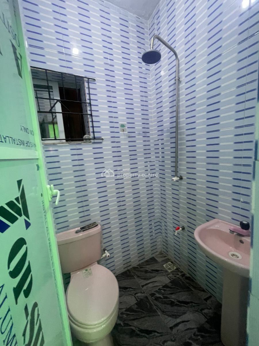 Neatly Used Studio-flat, Yaba, Yaba, Lagos, Flat / Apartment for Rent