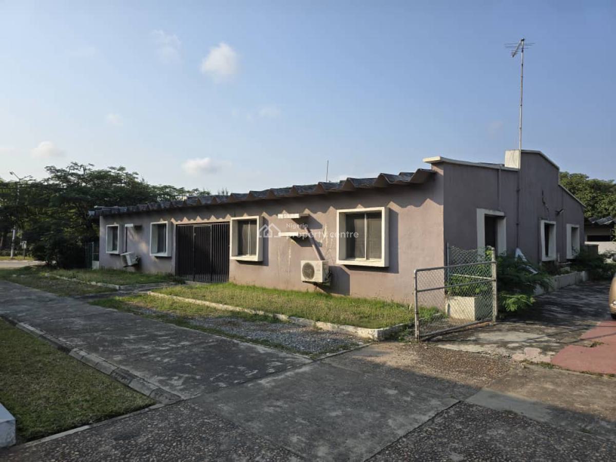 3 Bedroom Bungalow with 1 Room Bq, Updc Estate, Off Whitesand School, Lekki Phase 1, Lekki, Lagos, Detached Bungalow for Rent