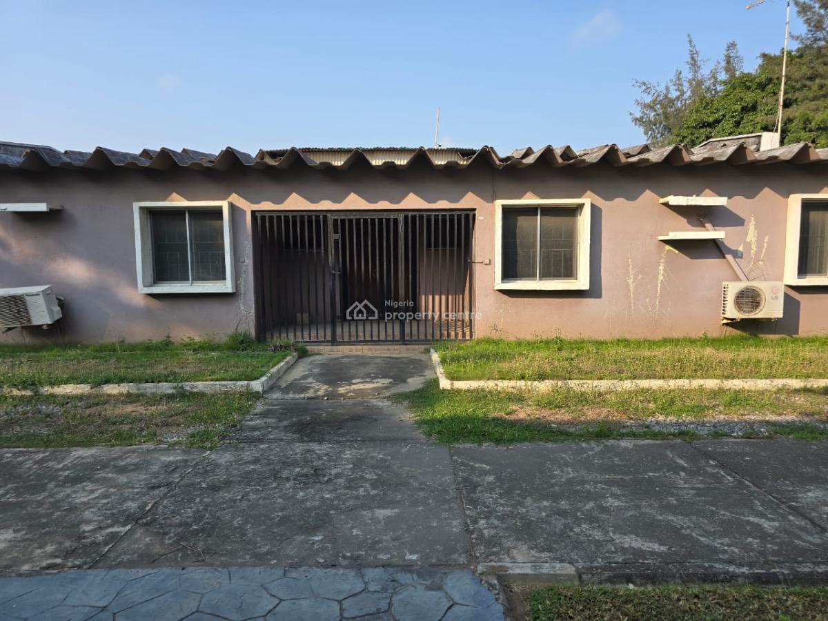 3 Bedroom Bungalow with 1 Room Bq, Updc Estate, Off Whitesand School, Lekki Phase 1, Lekki, Lagos, Detached Bungalow for Rent