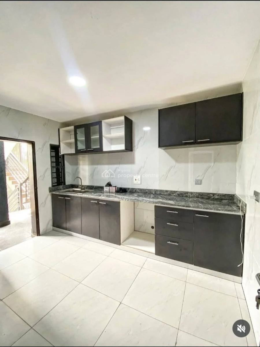 Luxurious 4 Bedroom Apartment with Federal Light and Security, Gra  Port, Old Gra, Port Harcourt, Rivers, Flat / Apartment for Rent