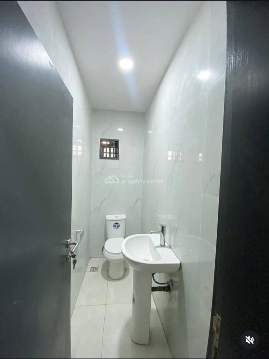 Luxurious 4 Bedroom Apartment with Federal Light and Security, Gra  Port, Old Gra, Port Harcourt, Rivers, Flat / Apartment for Rent