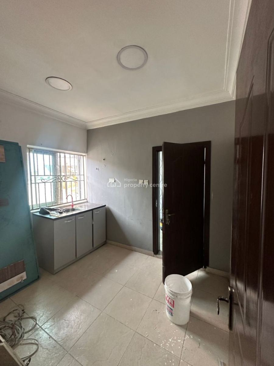 Well Maintained 2 Bed Apartment, Lekki Phase 1, Lekki, Lagos, Commercial Property for Rent