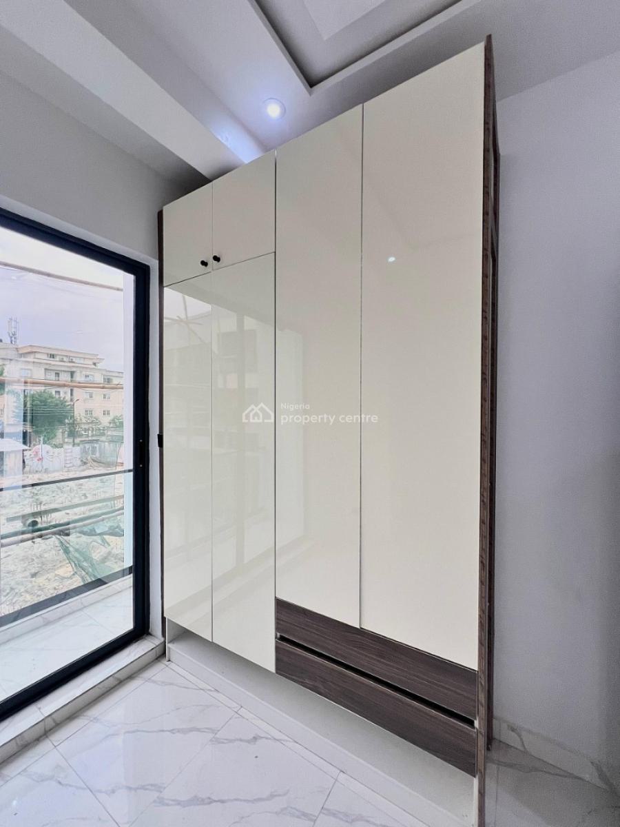 Luxury 2 Bedroom Apartment with Swimming Pool and Elevator, Lekki Phase 1, Lekki, Lagos, Block of Flats for Sale