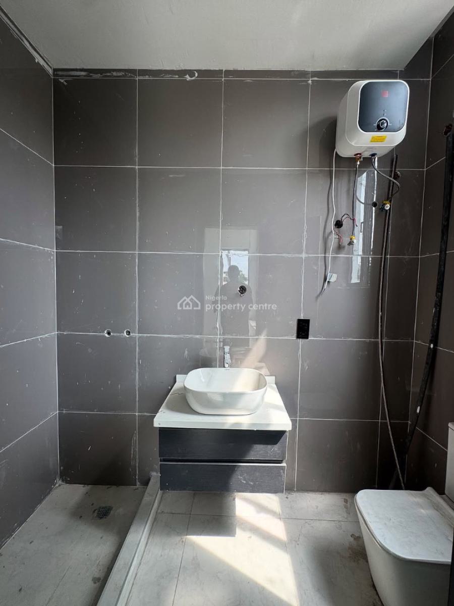 Beautifully Built 2 Bedroom Apartment with Pool, Gym & Elevator, Lekki Phase 1, Lekki, Lagos, Flat / Apartment for Sale