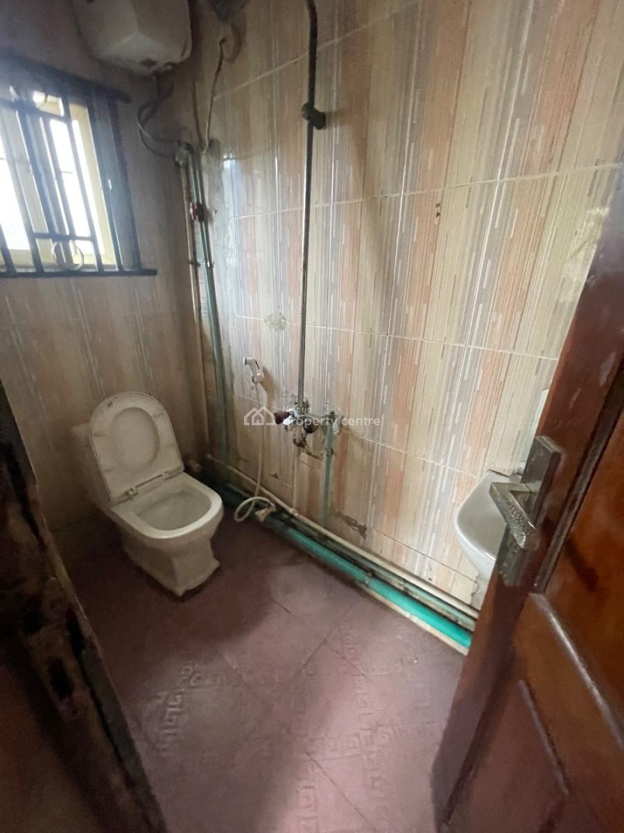 Standard 2 Bedroom Flat, Huges Avenue, Alagomeji, Yaba, Lagos, Flat / Apartment for Rent